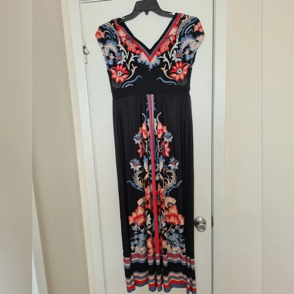 NWOT lovely floral maxi dress - Picture 3 of 5